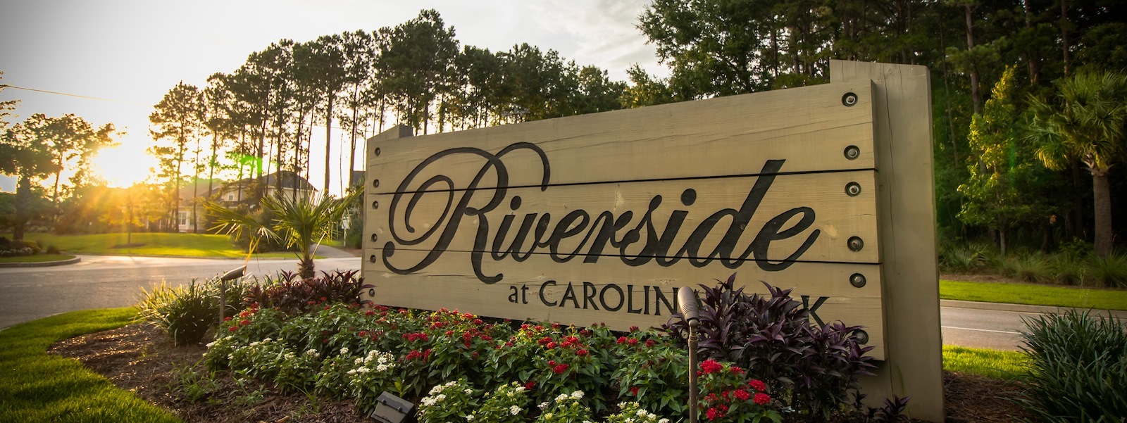 84_Riverside_Sign_FULL.jpg