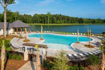 RiversideAtCarolinaPark_KeenEyeMarketing_Lake_Club.jpg
